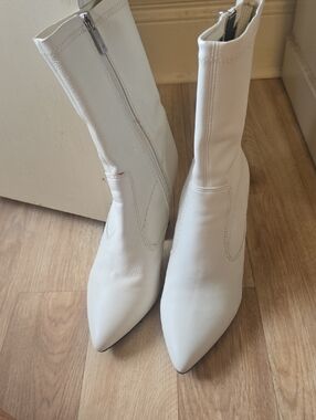 Kenneth Cole White Pointed-Toe Mid-Calf Heeled Boots